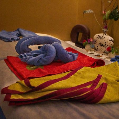 ミレニアム ホテル ＆ コンベンション センター クウェート エクステリア 写真 A massage bed