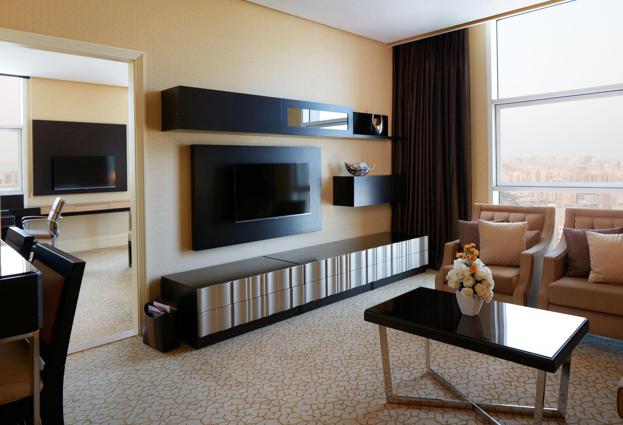 ミレニアム ホテル ＆ コンベンション センター クウェート エクステリア 写真 A living room with a television