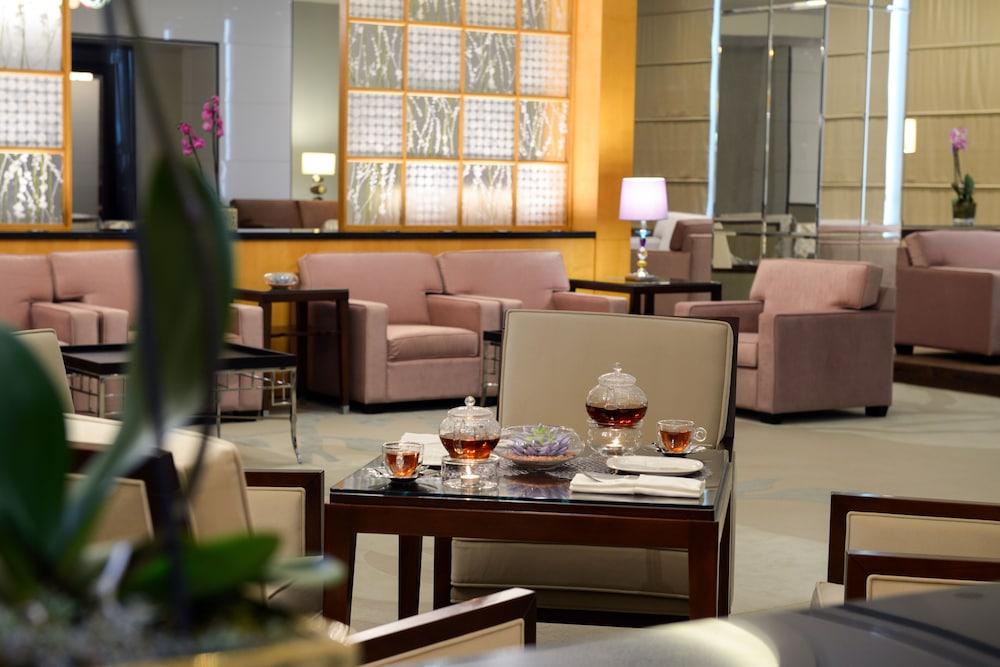 ミレニアム ホテル ＆ コンベンション センター クウェート エクステリア 写真 The lounge at the airport