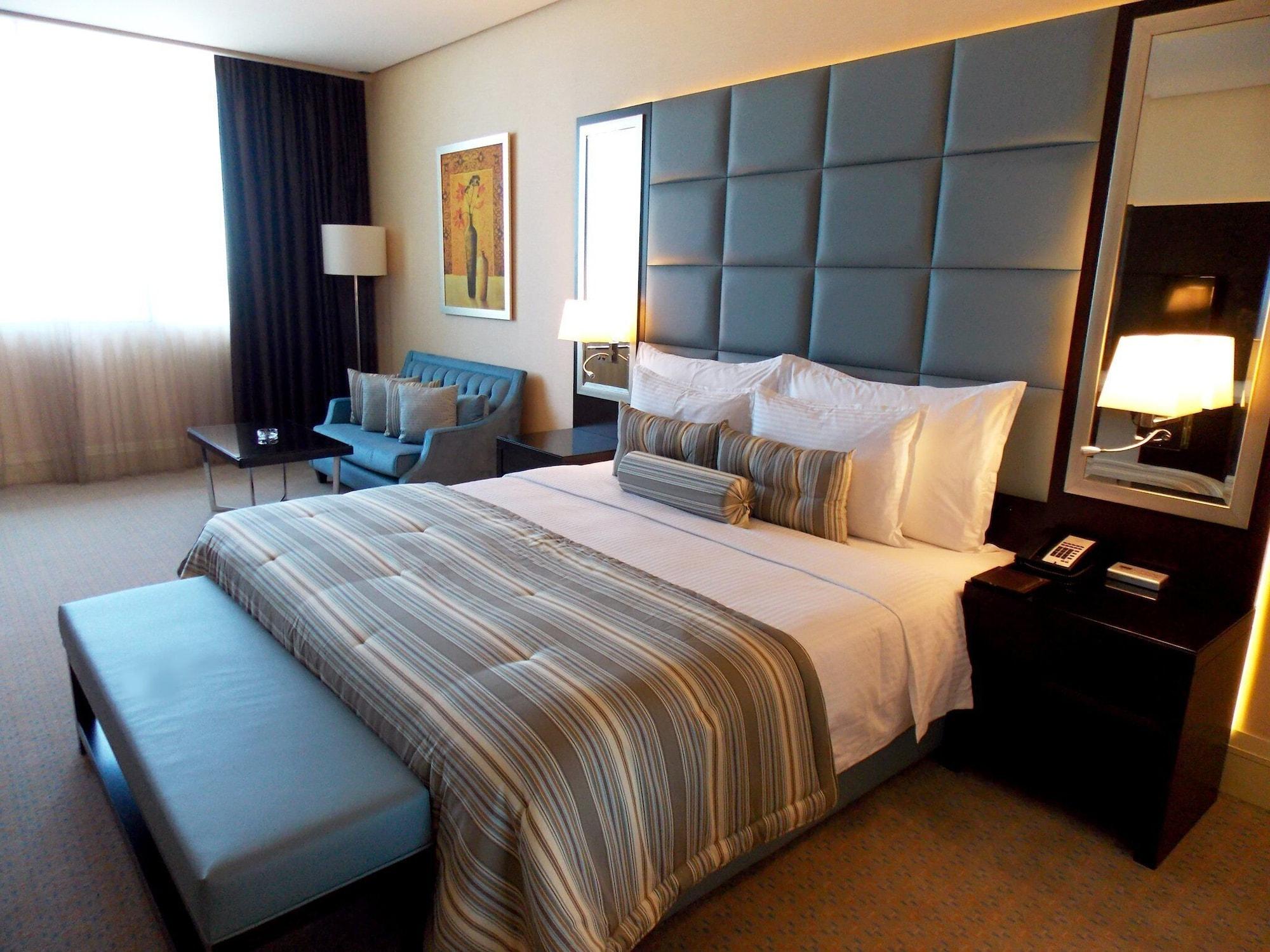 ミレニアム ホテル ＆ コンベンション センター クウェート エクステリア 写真 A bedroom at the hotel