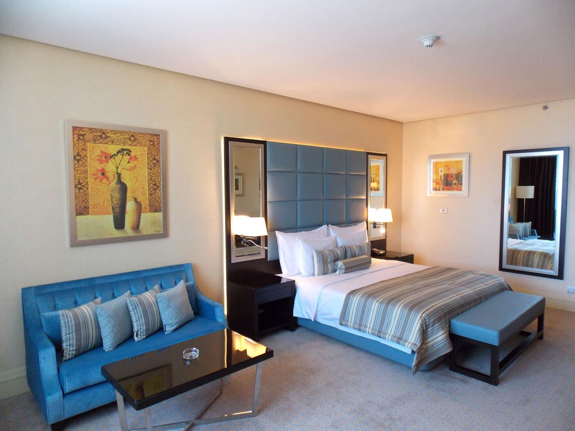 ミレニアム ホテル ＆ コンベンション センター クウェート エクステリア 写真 A bedroom at the hotel