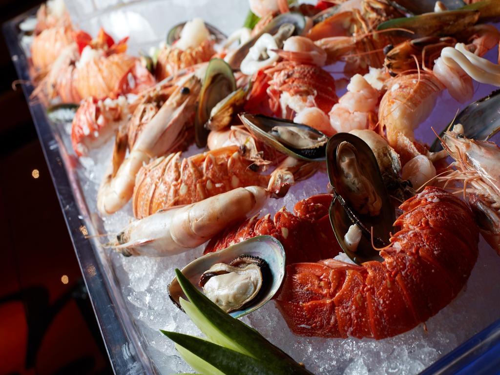 ミレニアム ホテル ＆ コンベンション センター クウェート エクステリア 写真 Seafood on ice