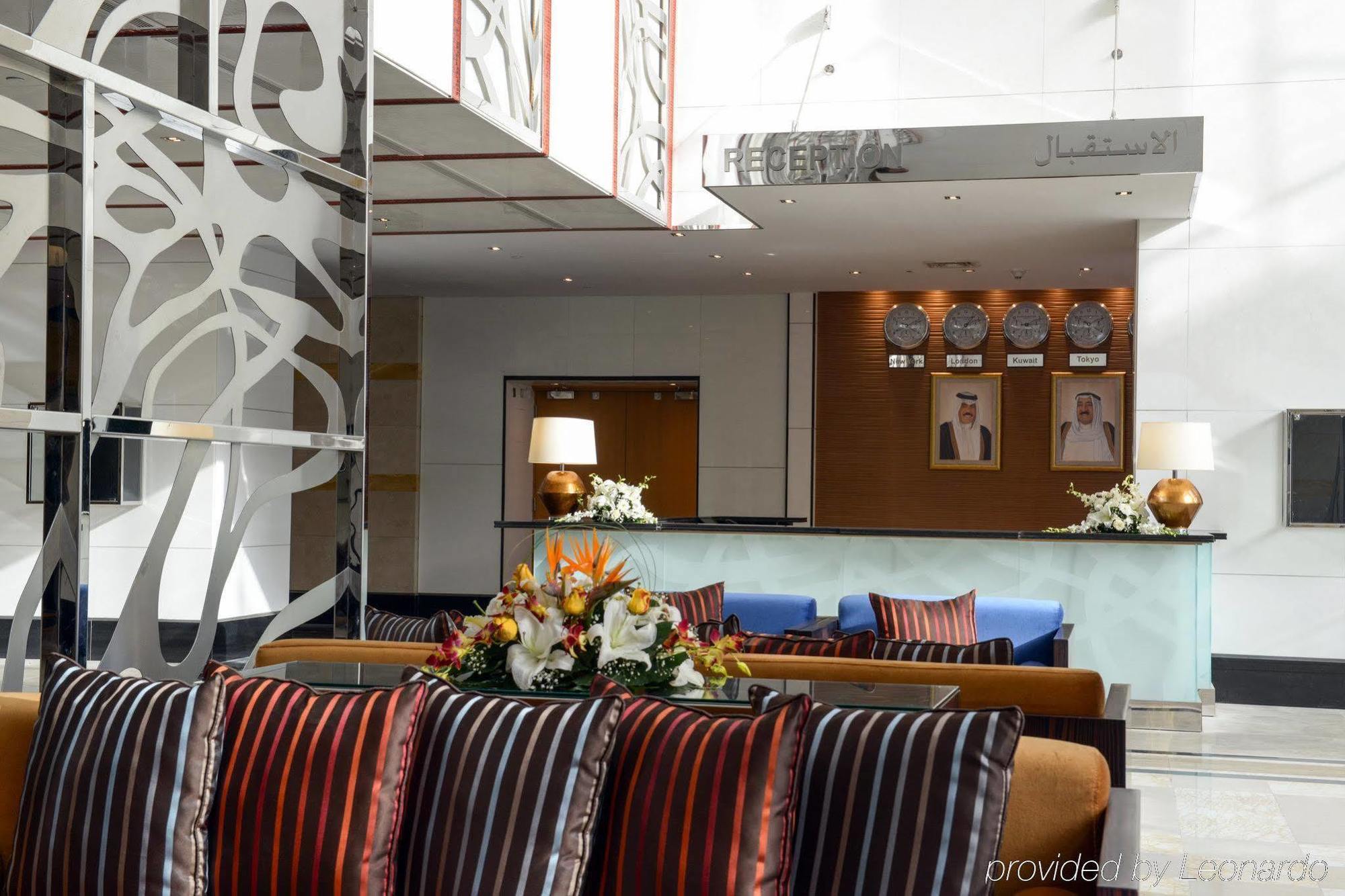 ミレニアム ホテル ＆ コンベンション センター クウェート エクステリア 写真 The lobby of the hotel