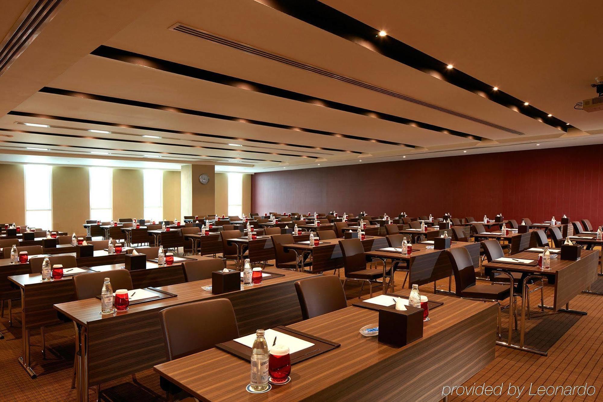 ミレニアム ホテル ＆ コンベンション センター クウェート エクステリア 写真 The 2008 conference room
