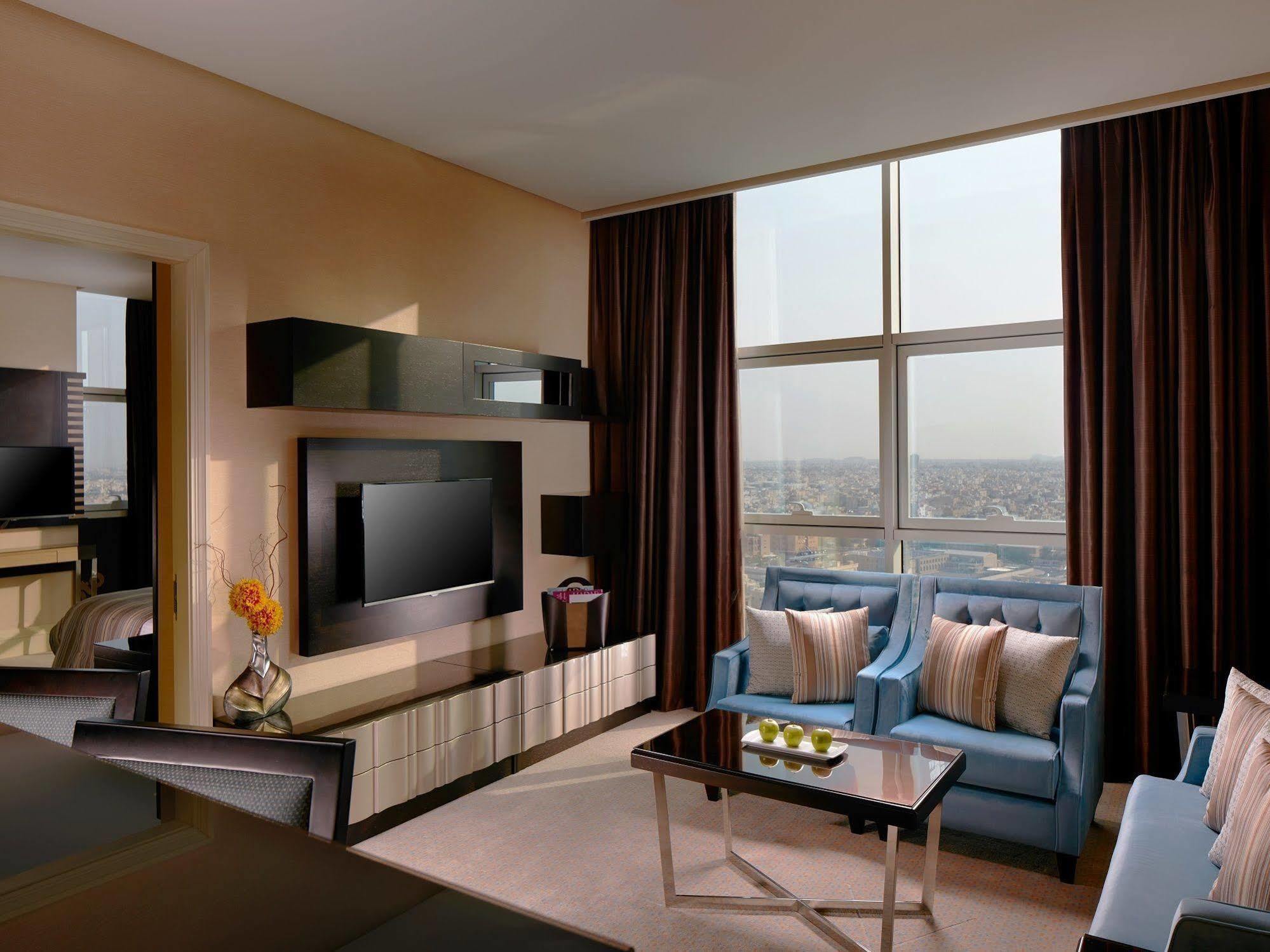 ミレニアム ホテル ＆ コンベンション センター クウェート エクステリア 写真 A living room at the hotel